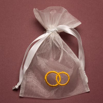 Organza zakjes met trouwringen maat 5 wit