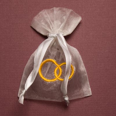Organza zakjes met trouwringen maat 3 wit